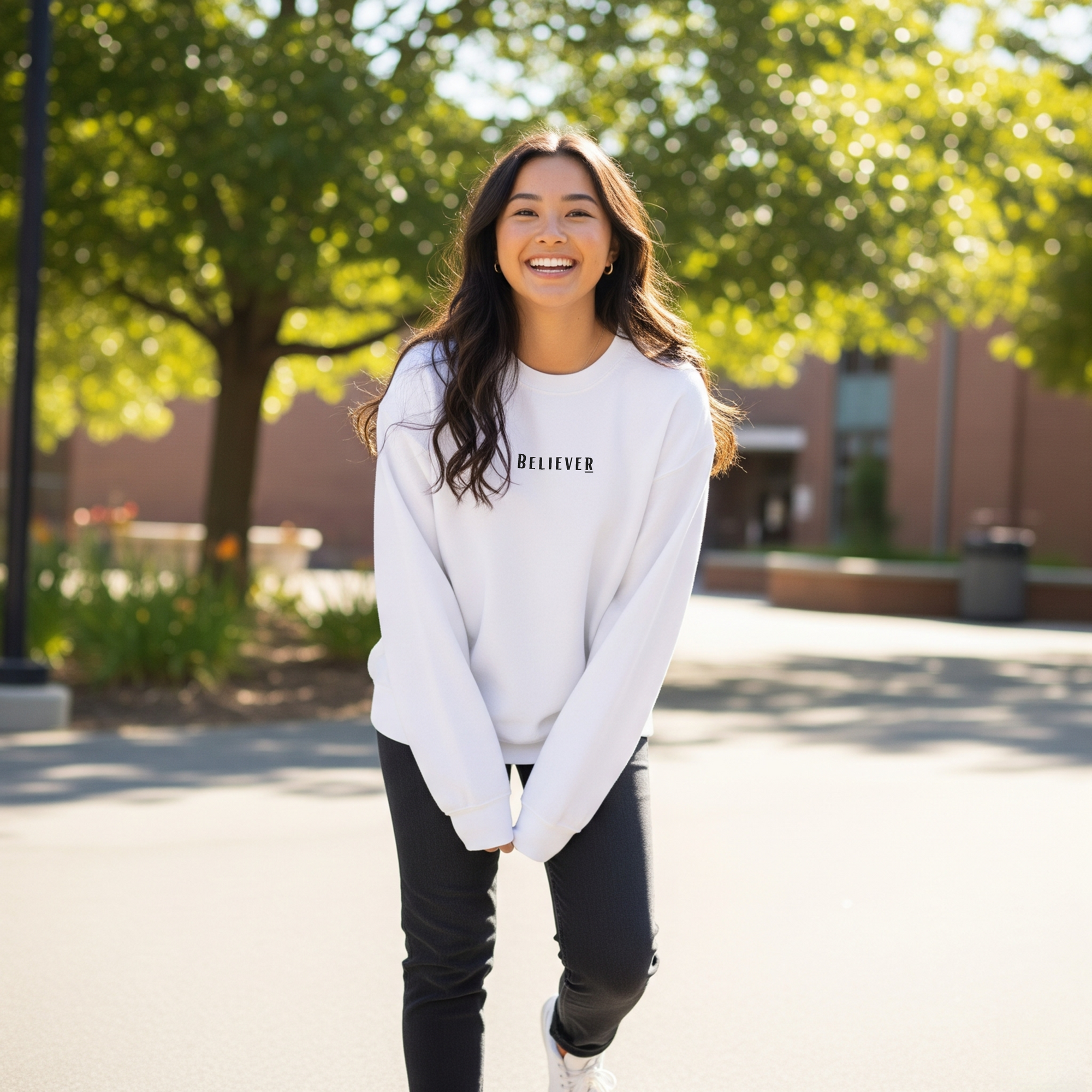 Believer Embroidered Crewneck – White